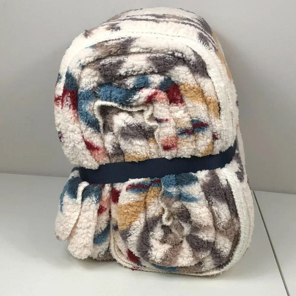 Pendleton Sherpa Fleece Blanket King White S Multi New 112 X 92 Inches New - Picture 10 of 11